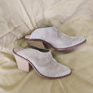 Chinese Laundry tan suede booties size 6.5 women’s